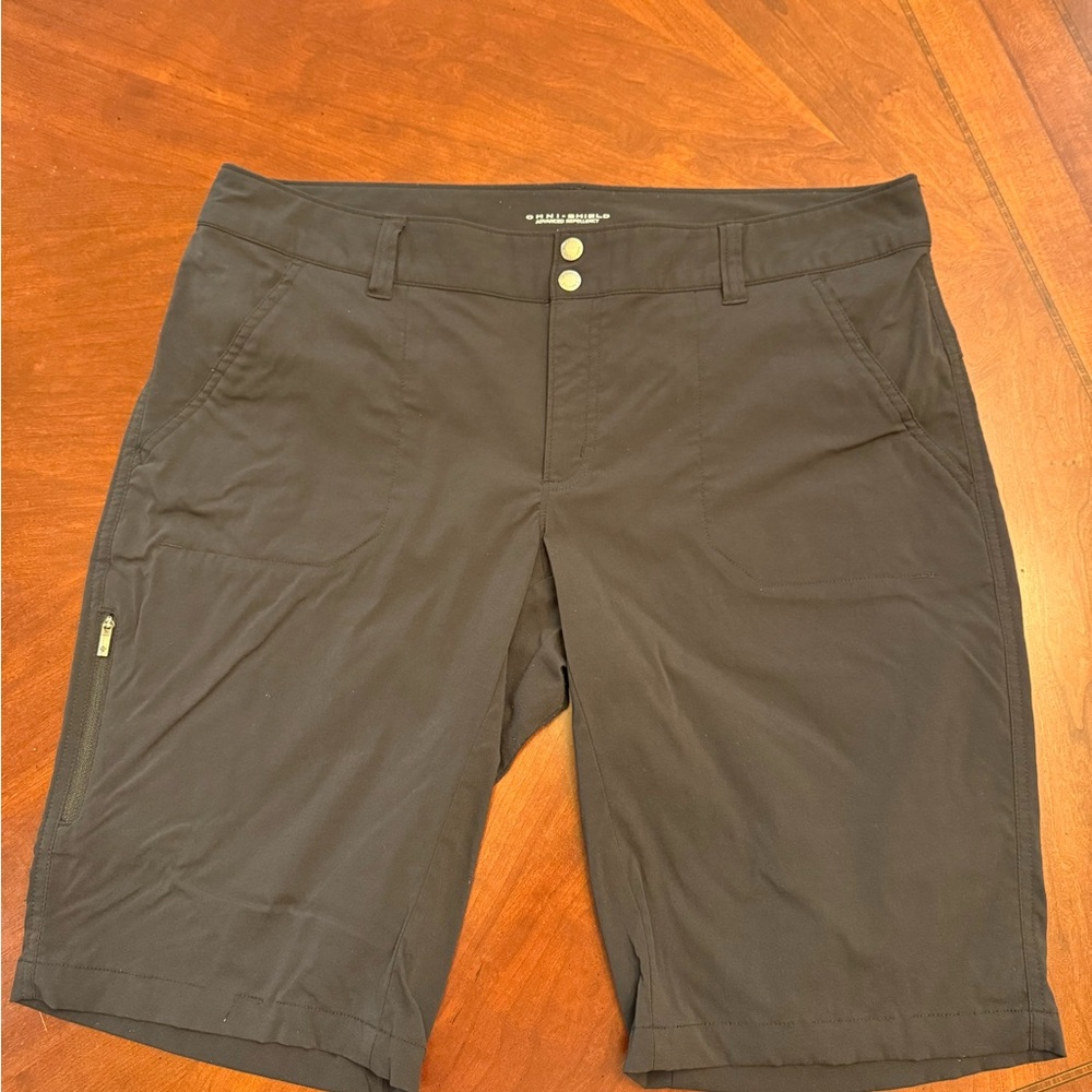 Columbia Women’s Black Flat Front Shorts